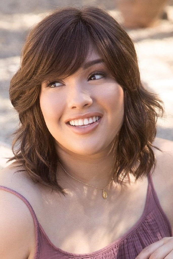Model wearing the Amore wig Braylen (#2581) 1.