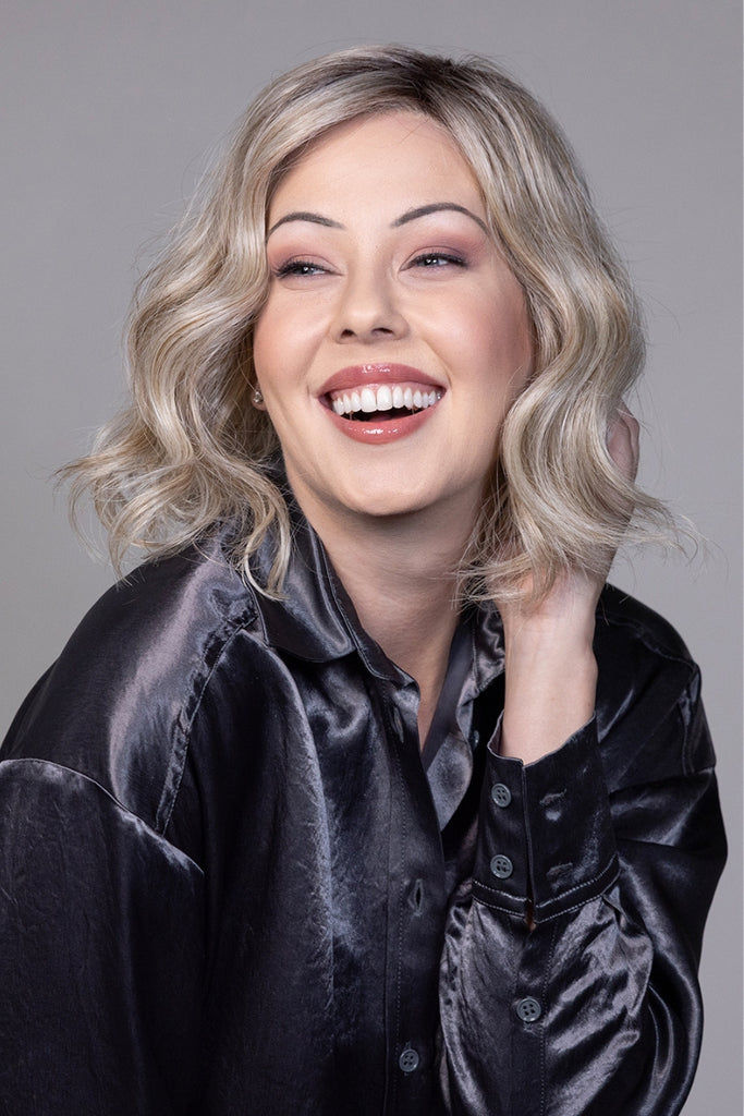 Model wearing Vienna Roast E in the color Butterbeer Blonde.