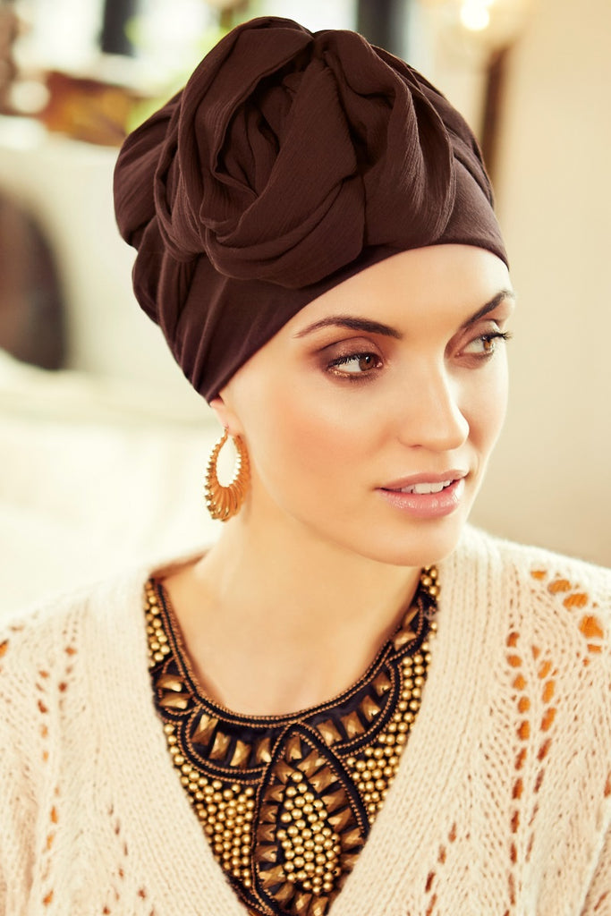 Model wearing the color Mole.