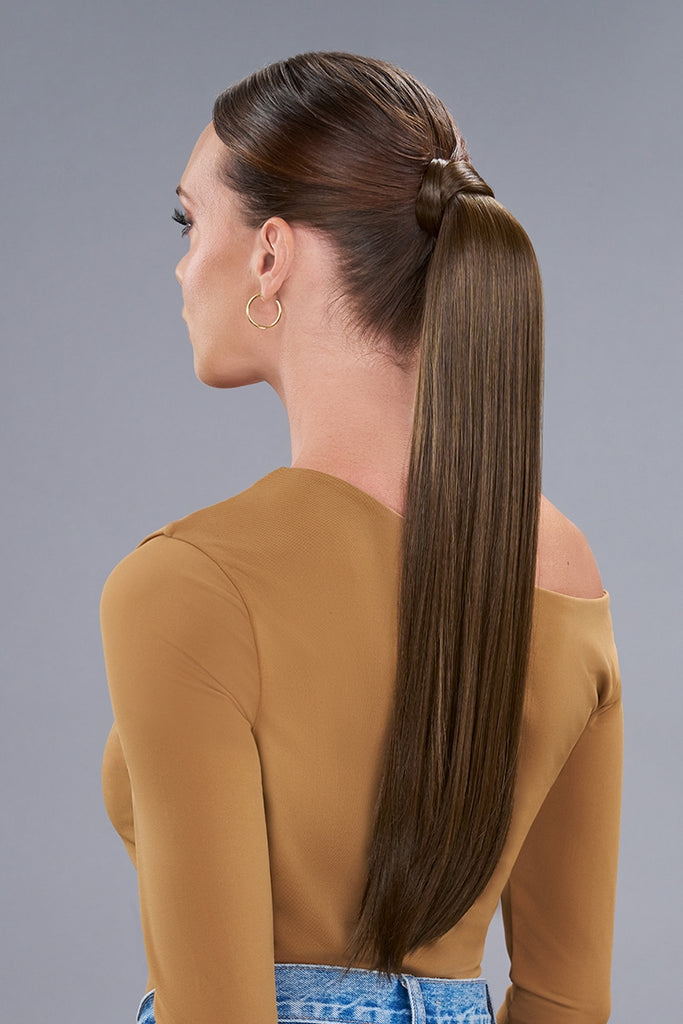 Back view of model styling EasiHair's EasiPony Medium HD in the color 8 (Cocoa).