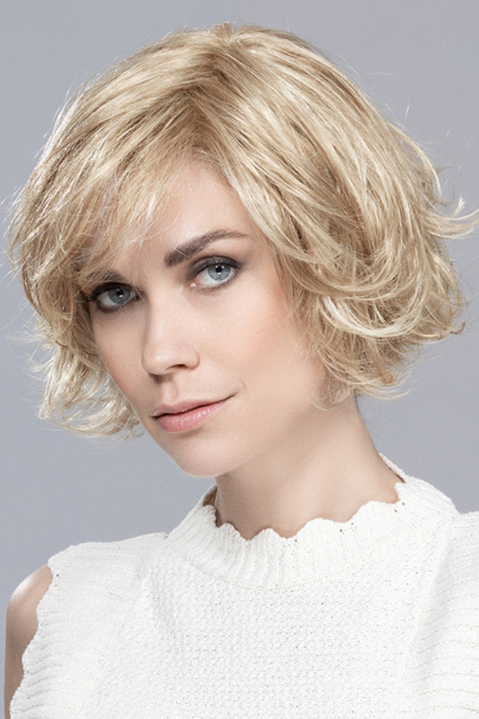 Woman wearing the wavy layered style from Ellen Wille.